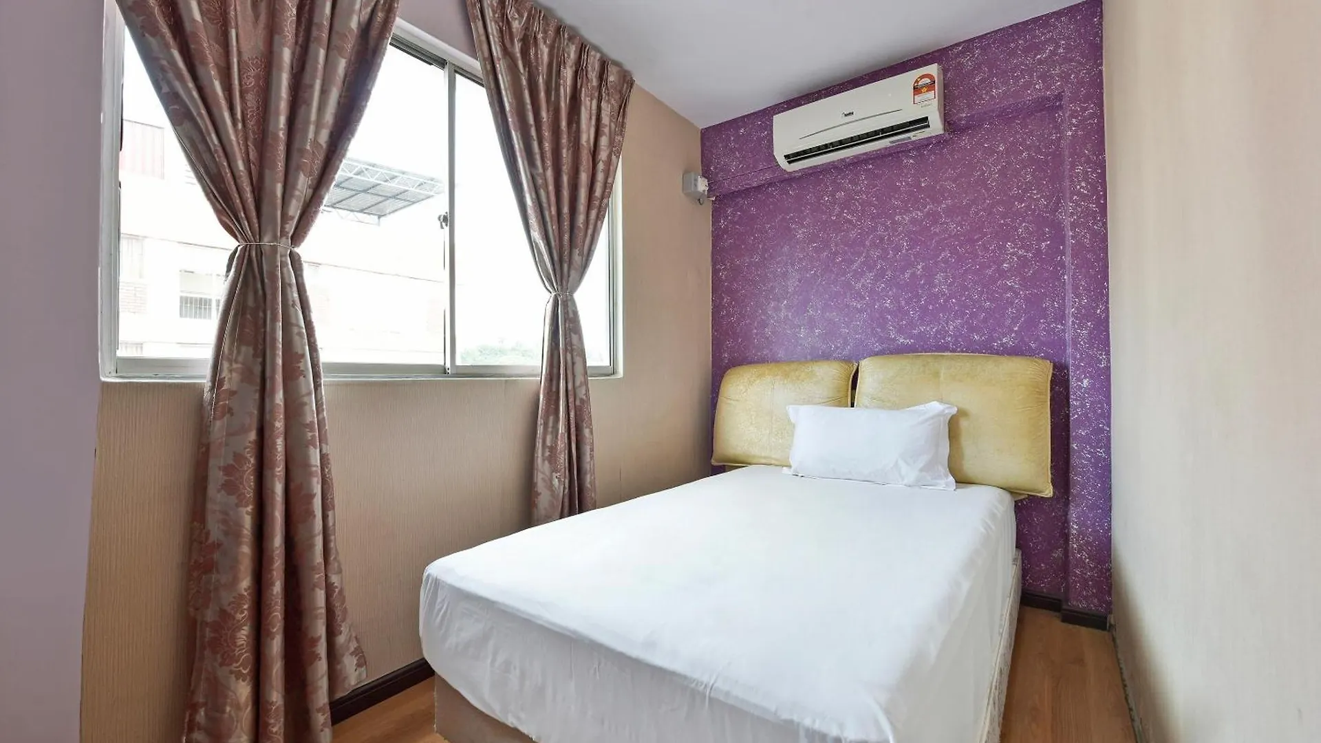 Grand Ct Hotel 2*, Malacca